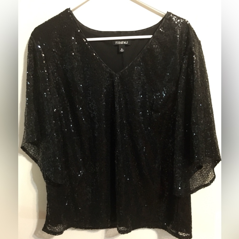 Roz & Ali  Black Sequined Short Sleeve Blouse